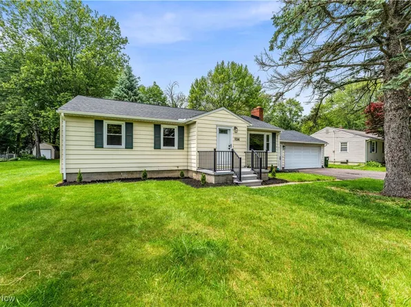 1134 Lancer Dr, Amherst, OH 44001