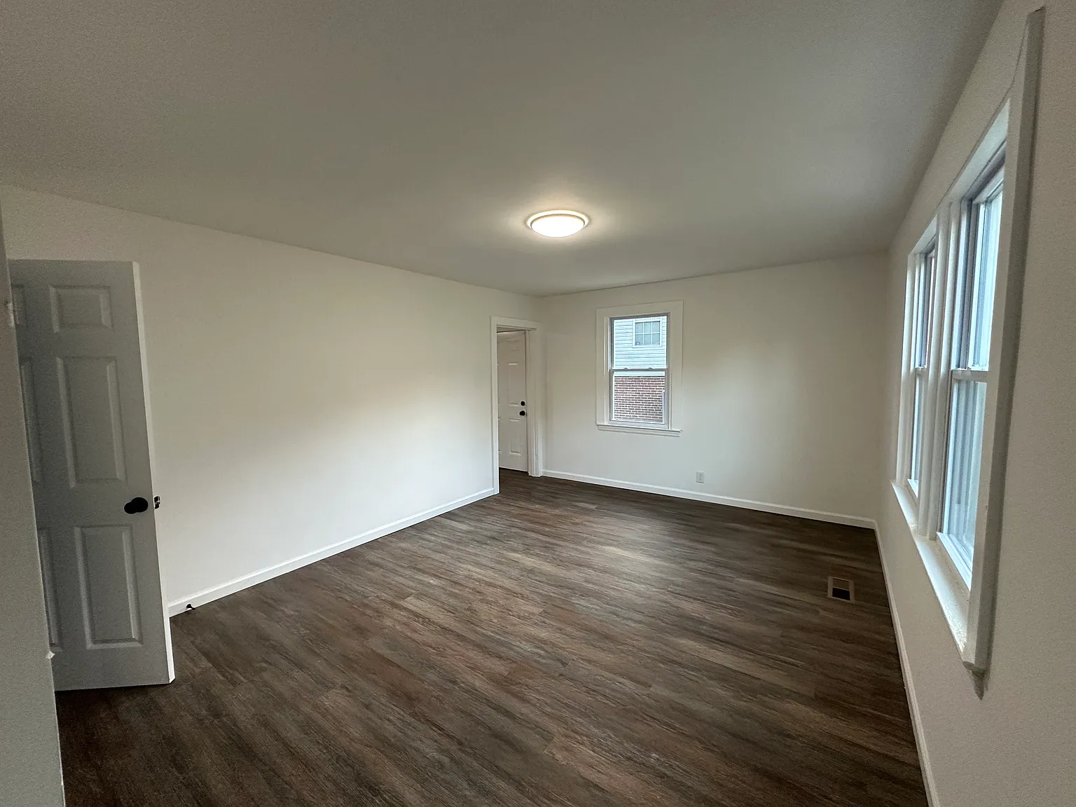 2 bed, 832 sqft, $1,600 — Photo 2