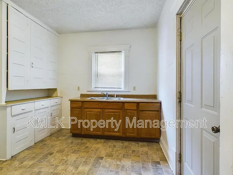 693 Kling St — Photo 13