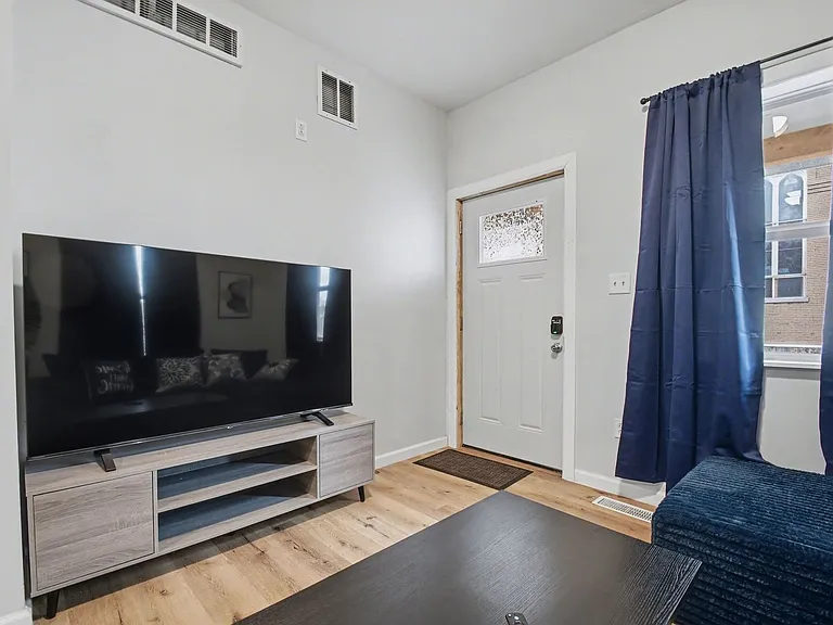 711 Napier St — Photo 3