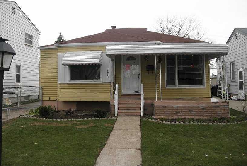 1st image of 572 Mayflower Ave