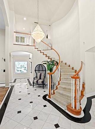 3rd image of 2257 Highland Vista Dr