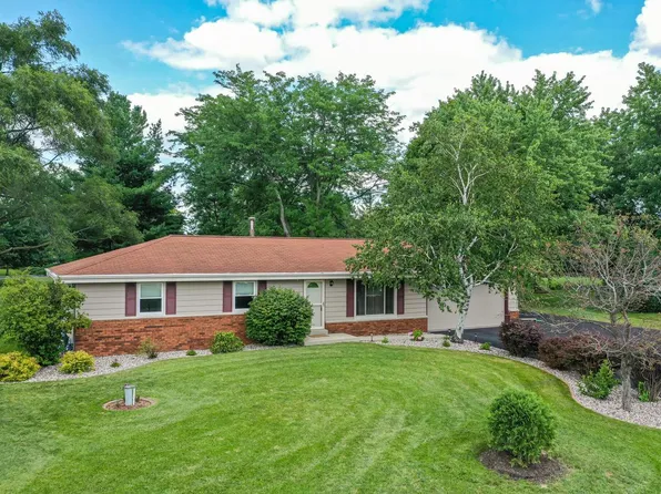 W331S7964 Country LANE, Mukwonago, WI 53149