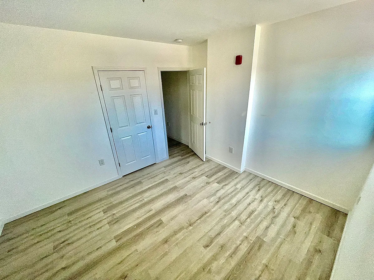 Bedroom - 681 Fairfield Ave #102