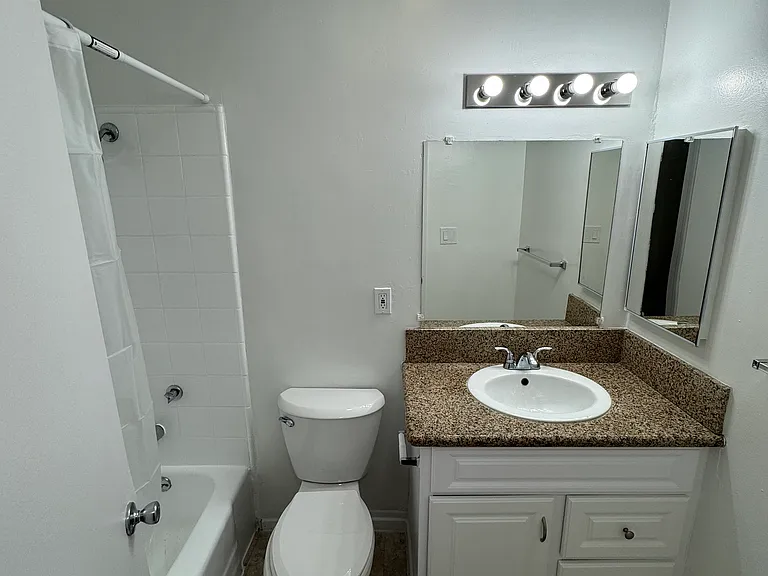 La Mirada Aparments — Photo 9