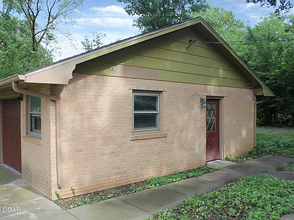 5th image of 504 E Main St