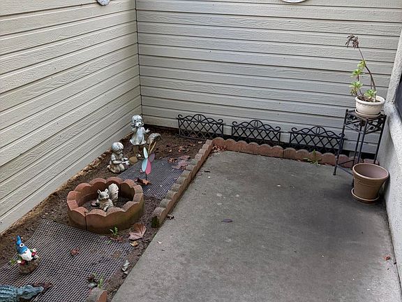 3rd image of 220 E Grant St Unit 81