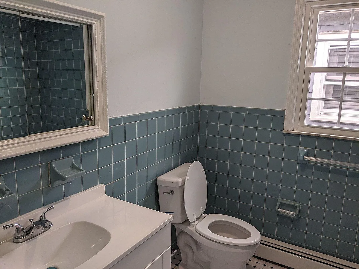 Building Photo - 809 Kennedy Blvd #2