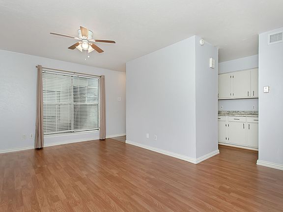 4th image of 4314 Travis St APT 102