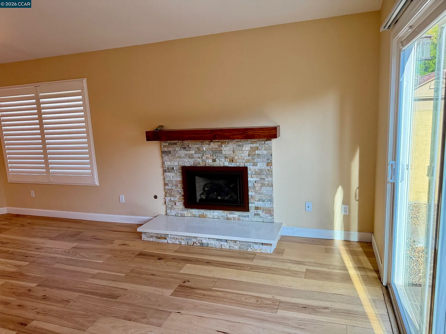 3 bed, 1200 sqft, $3,995 — Photo 4