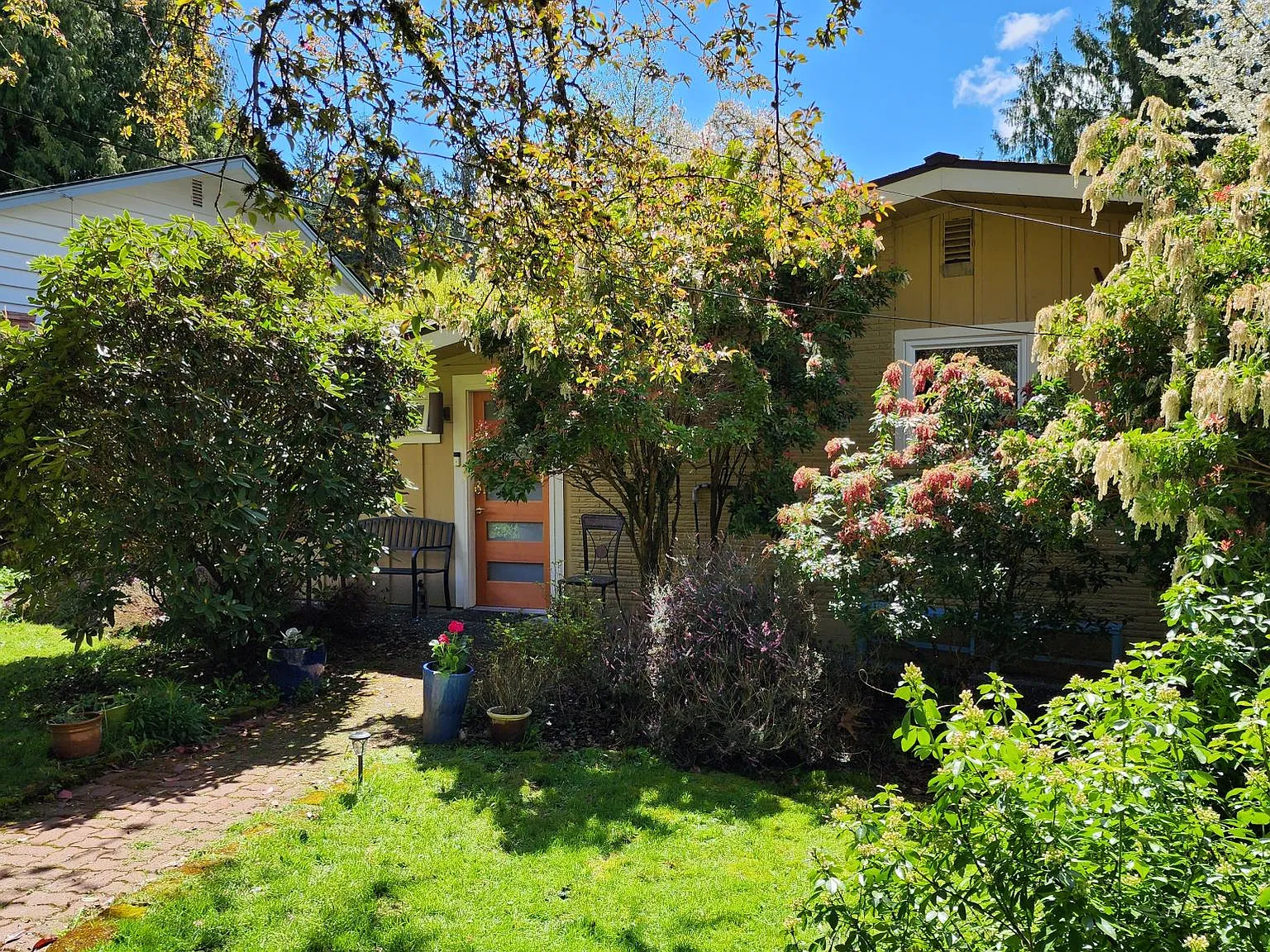 4 bed, 2.5 bath, 1840 sqft, $4,200 — Photo 2