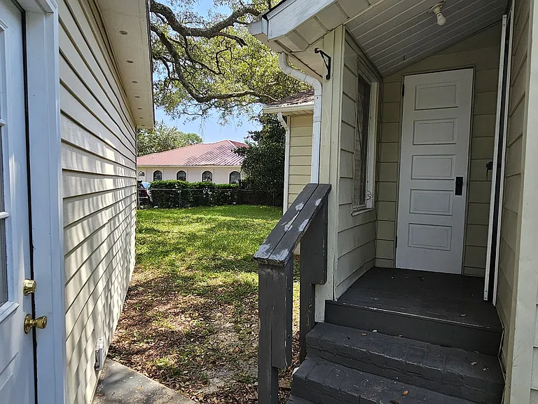 725 Powell Dr — Photo 18