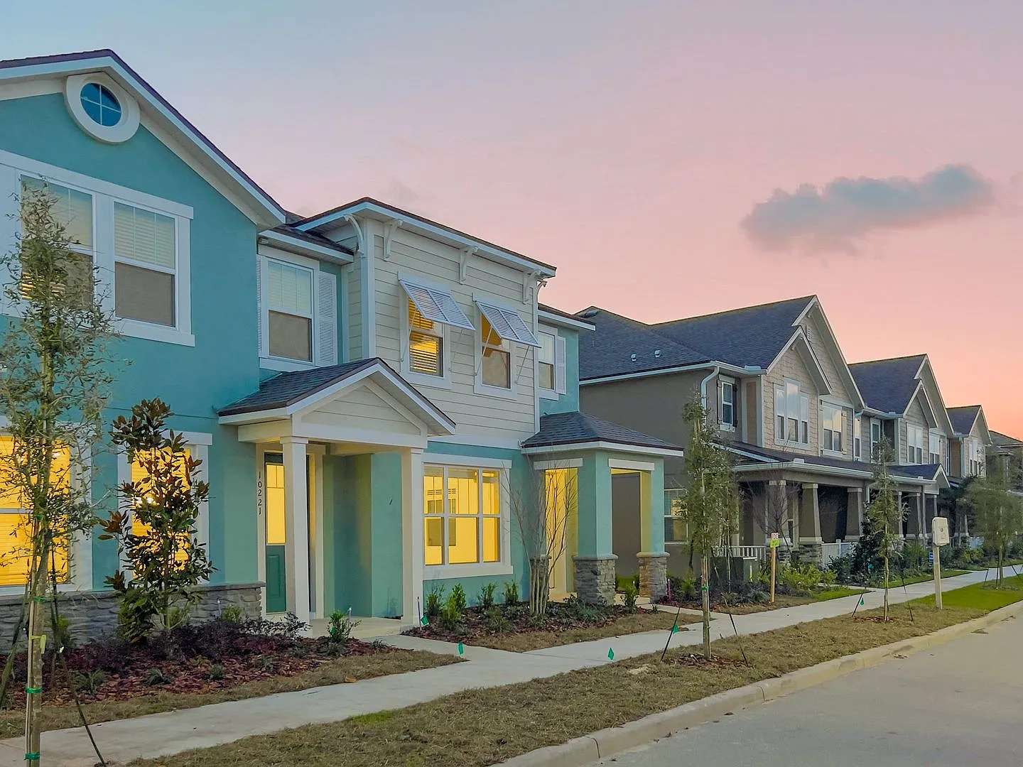 Lake Nona Lake Front ** Like New 3/2.5/2 Townhouse Ready For Move In ** — Photo 3