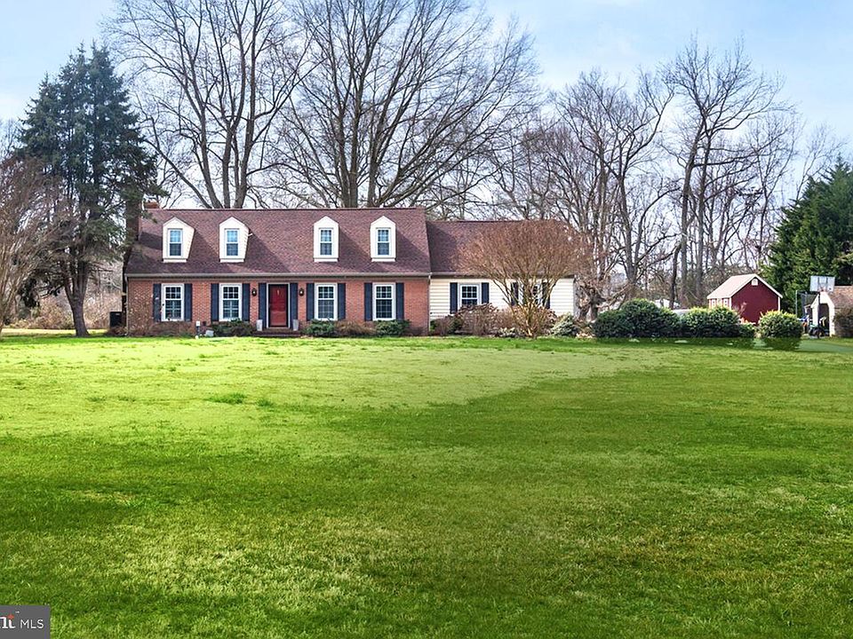 1st image of 200 Brickhouse Dr