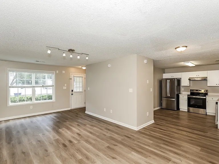 2150 Ivy Ln — Photo 6
