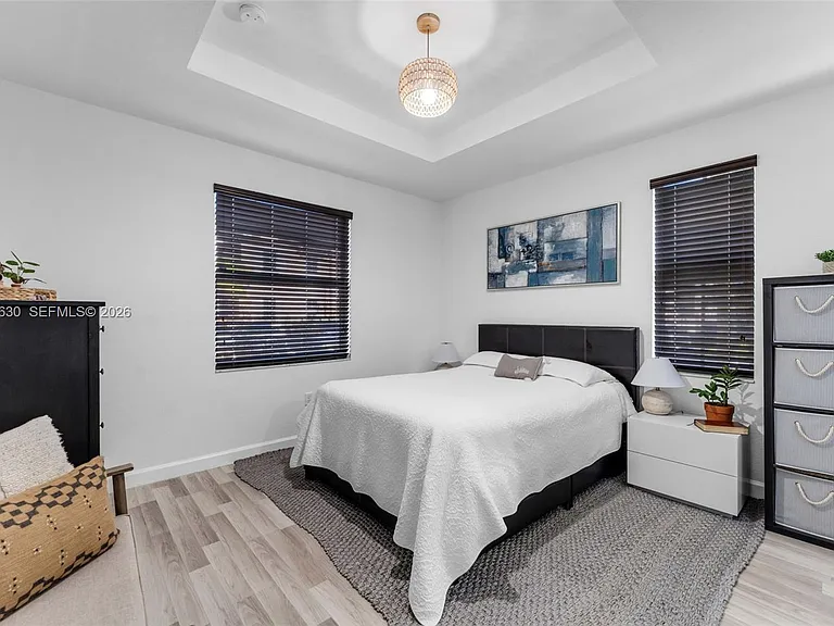 134 SE 28th Ter #10 — Photo 12