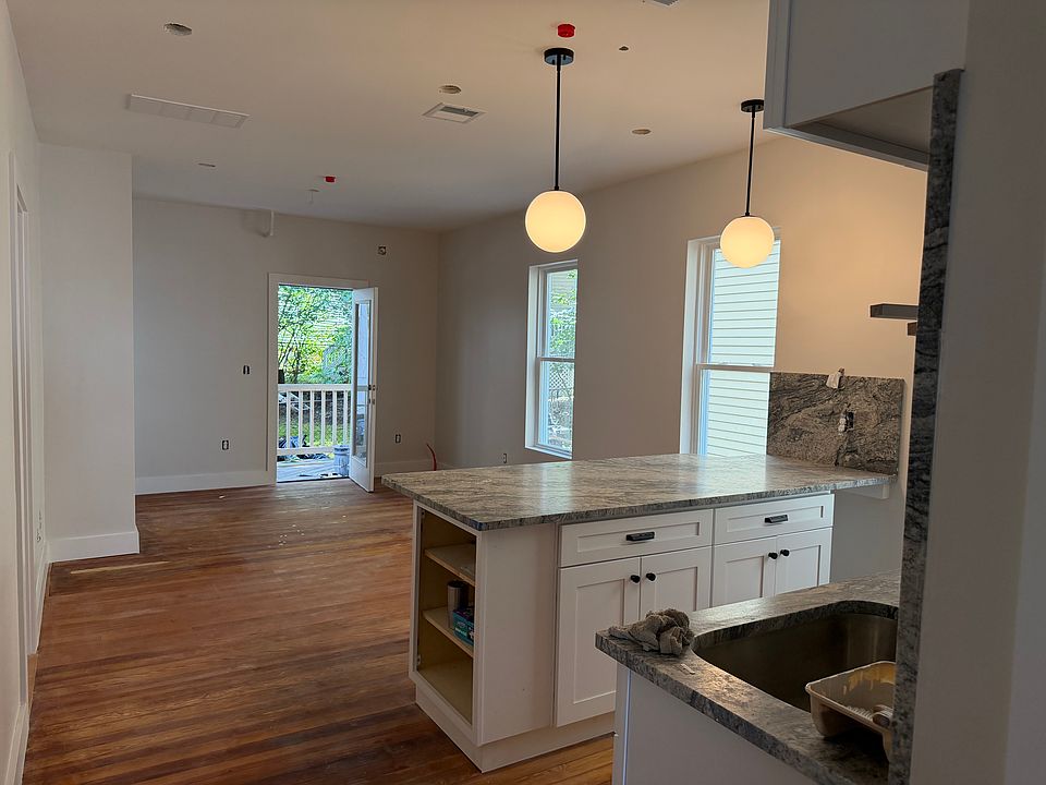 1st image of 82 Marion St #22