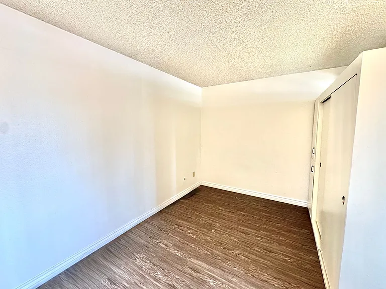 7821 Linda Vista Road — Photo 6