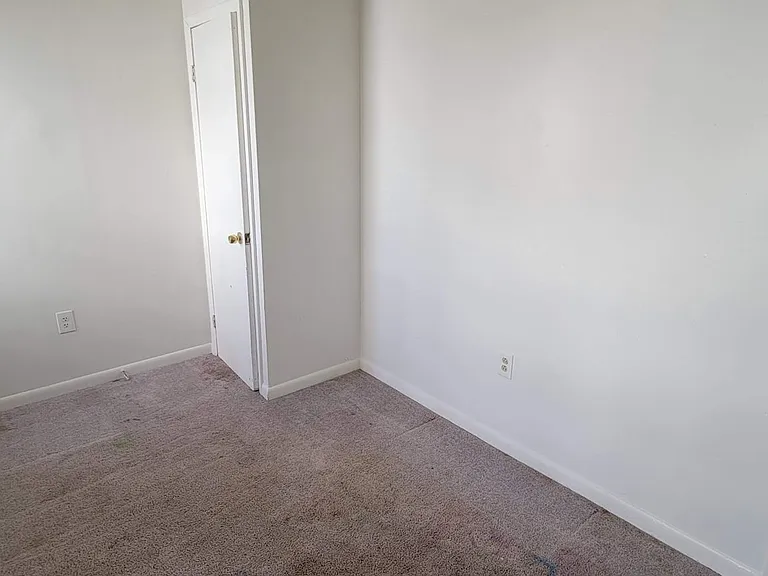 Front 611 N — Photo 10