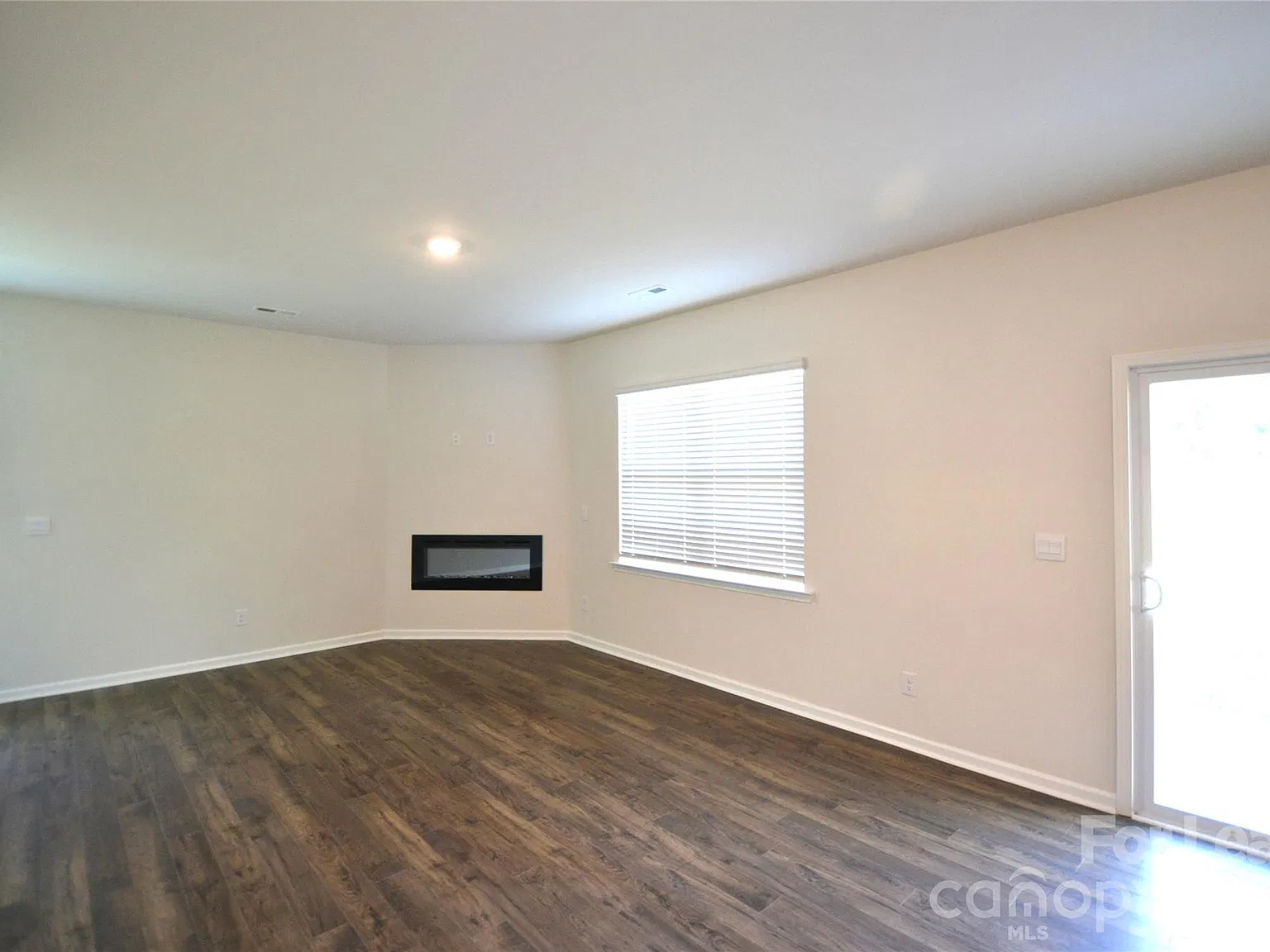 4 bed, 2.5 bath, 2164 sqft, $2,200 — Photo 3