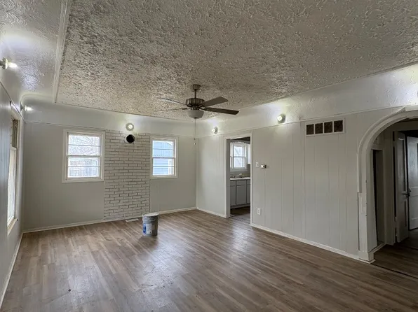 1210 N Orchard Ave, Hutchinson, KS 67501