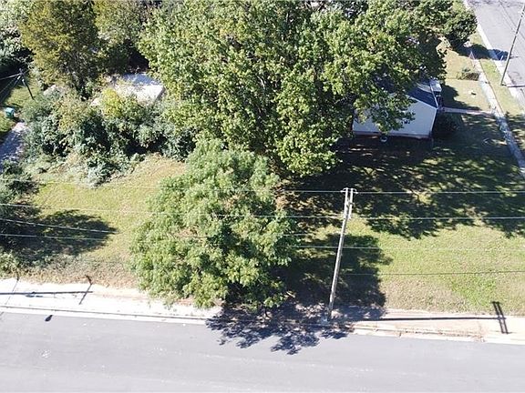 2nd image of 2119 Whitcomb St