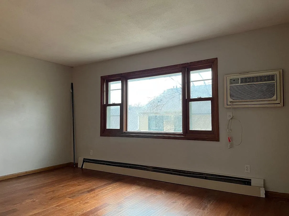 2 bed, 700 sqft, $1,225 — Photo 3