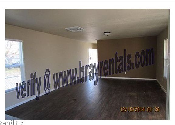 3068.5 Hummingbird Ct. living room