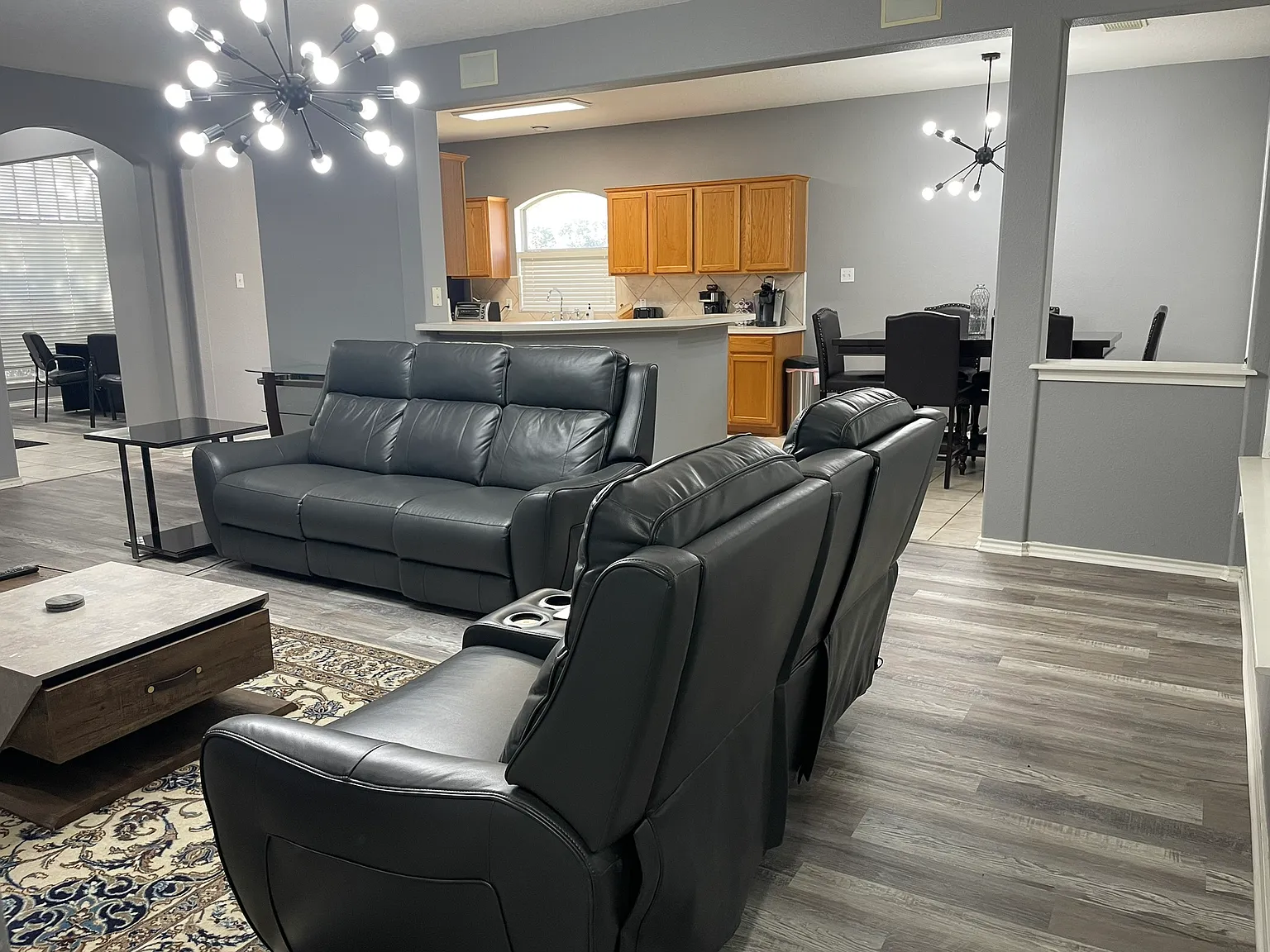 4 bed, 1976 sqft, $4,400 — Photo 2