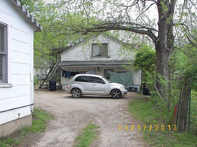 2nd image of 415 E 8th St