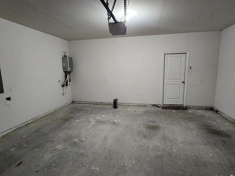 3904 Oak Creek Cir — Photo 29