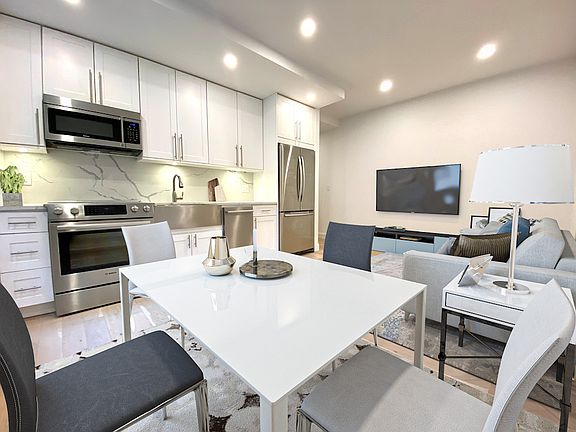 4th image of 160 E 48th St APT 11D