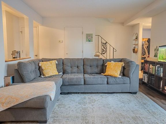 5th image of 2543 Unity Ave N