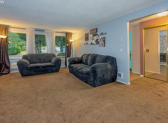 4th image of 805 SE Olympia Dr