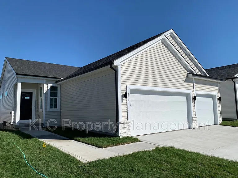 780 McIntosh Ct NE — Photo 2