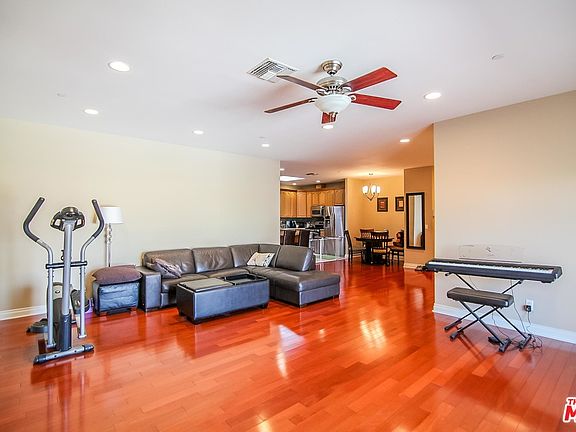 3rd image of 971 S Saint Andrews Pl APT 303
