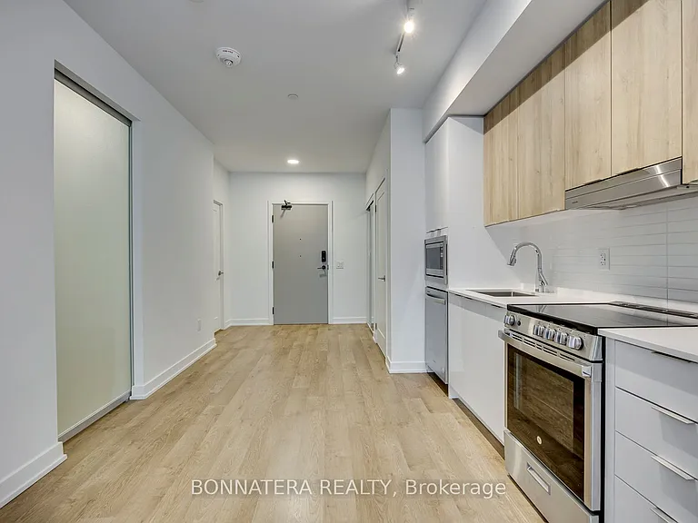 5105 Hurontario St #408 — Photo 12