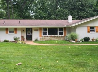 6962 Stockport Dr, Lambertville, MI 48144