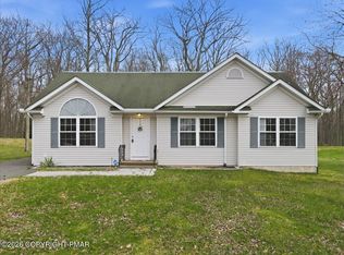 3229 Hamlet Dr, Tobyhanna, PA 18466