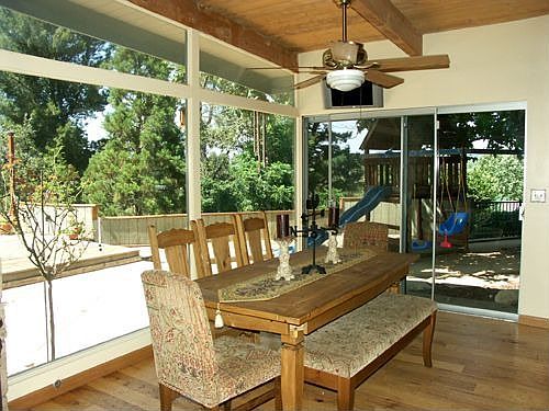 Kitchen/Dining Area