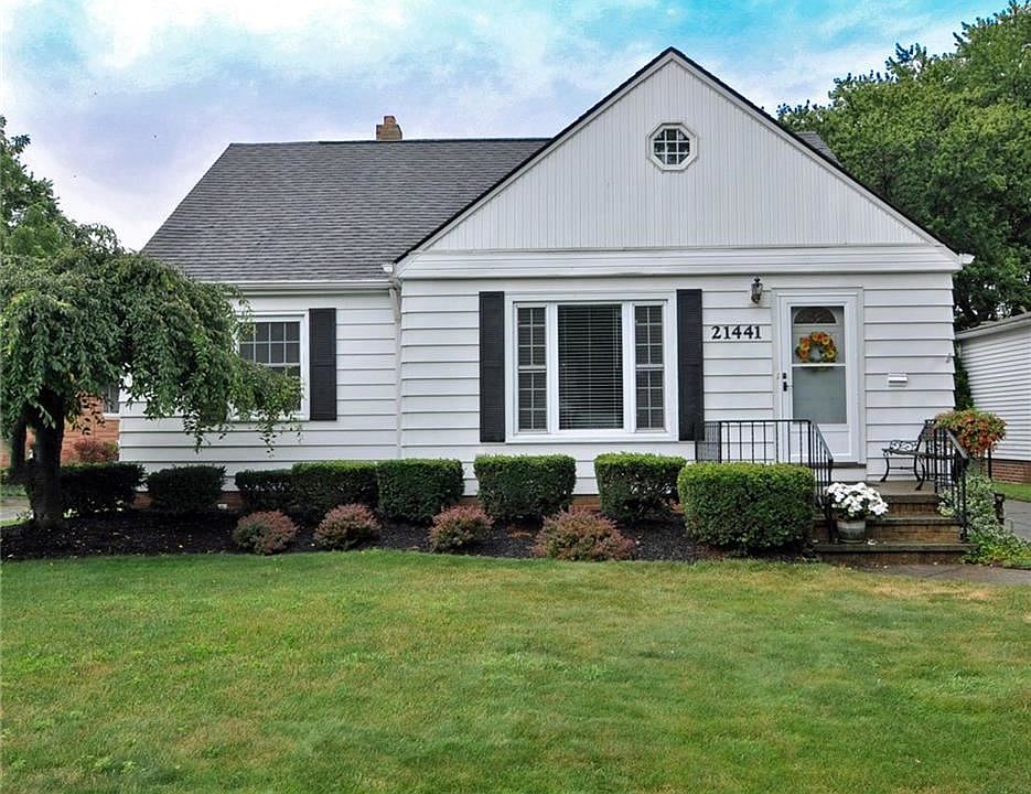 1st image of 21441 Cromwell Ave