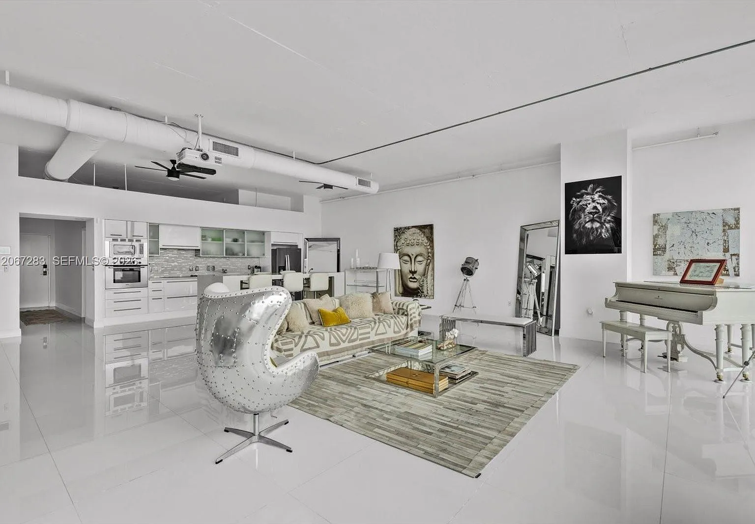 Space 01 Condo — Photo 2