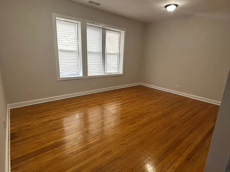 2909 W Cermak Rd #2E — Photo 2