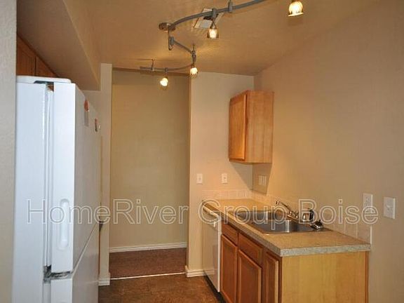 5th image of 3912 Washington Ave APT 103