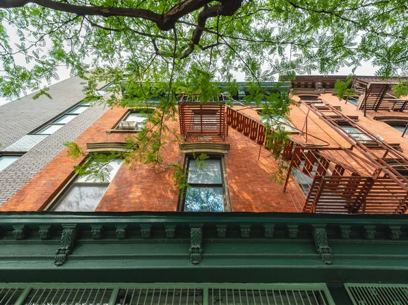 445 Grand Street image 4 of 28