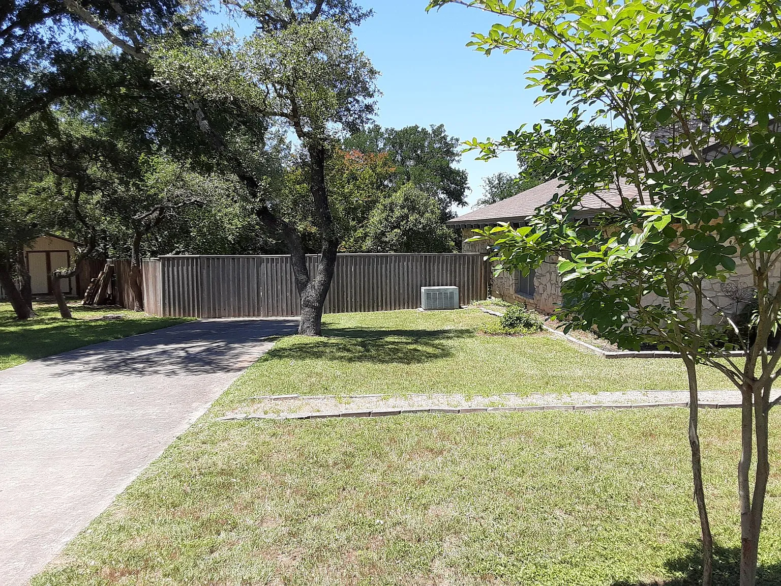 724 Whispering Oaks Dr — Photo 4