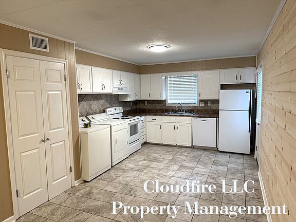 3rd image of 211 James Cir #213