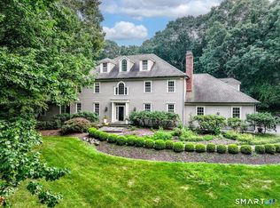 2 Raven Crest Dr, Bethel, CT 06801