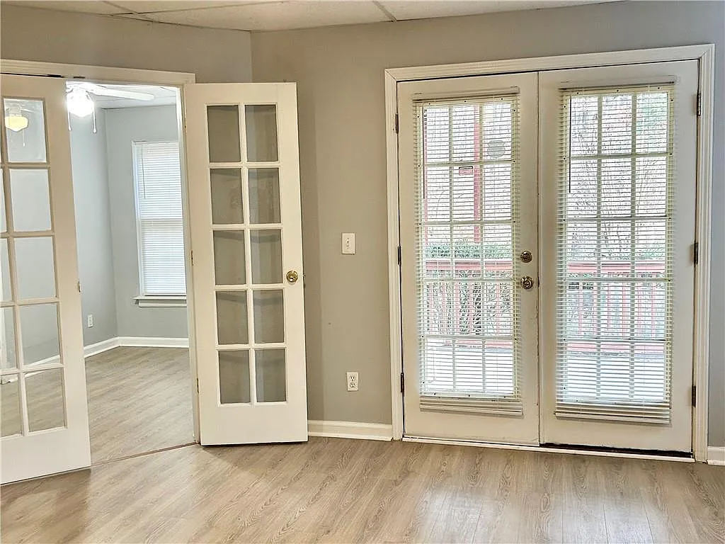 1 bed, 1.0 bath, 850 sqft, $1,300 — Photo 3