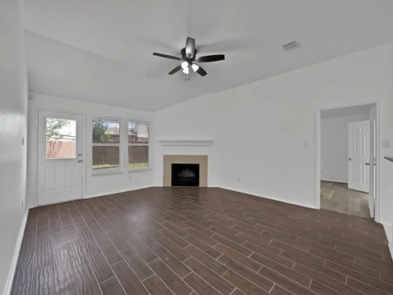 1002 Manassas Dr — Photo 15